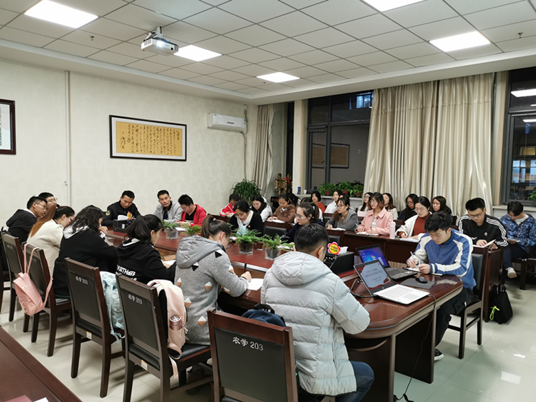吴清华讲专题党课_副本.png