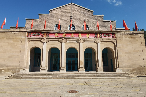 b73c01b08d5b455fa45bf8cf871aa7ec.jpg 大礼堂正门.jpg