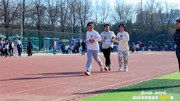 图为奔跑中的运动员_副本.png